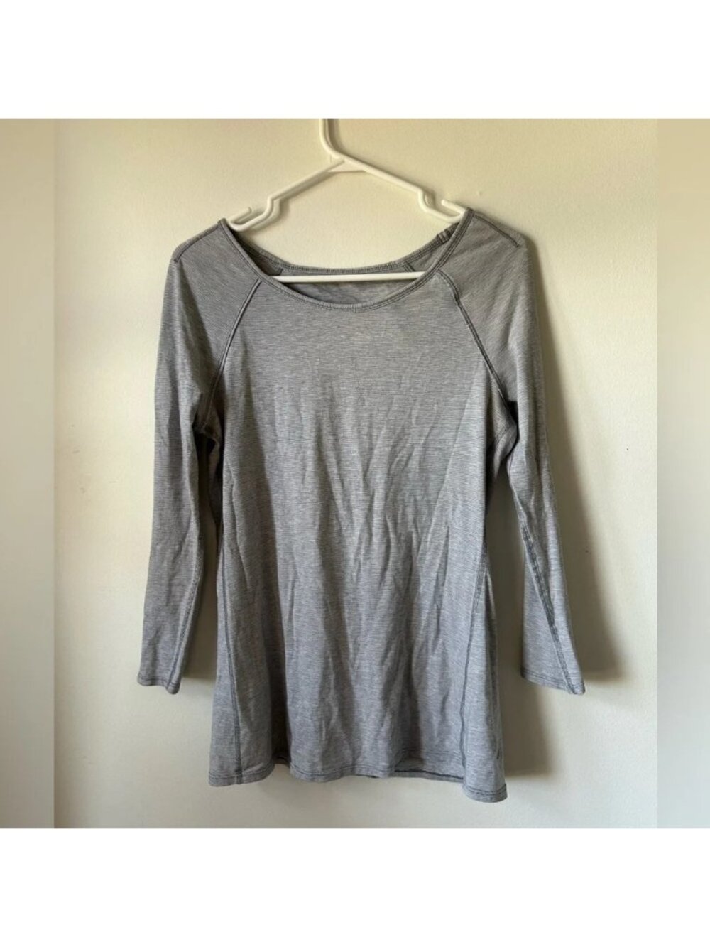 Lululemon Grey Cut Out Back Gray 3/4 Sleeve Shirt